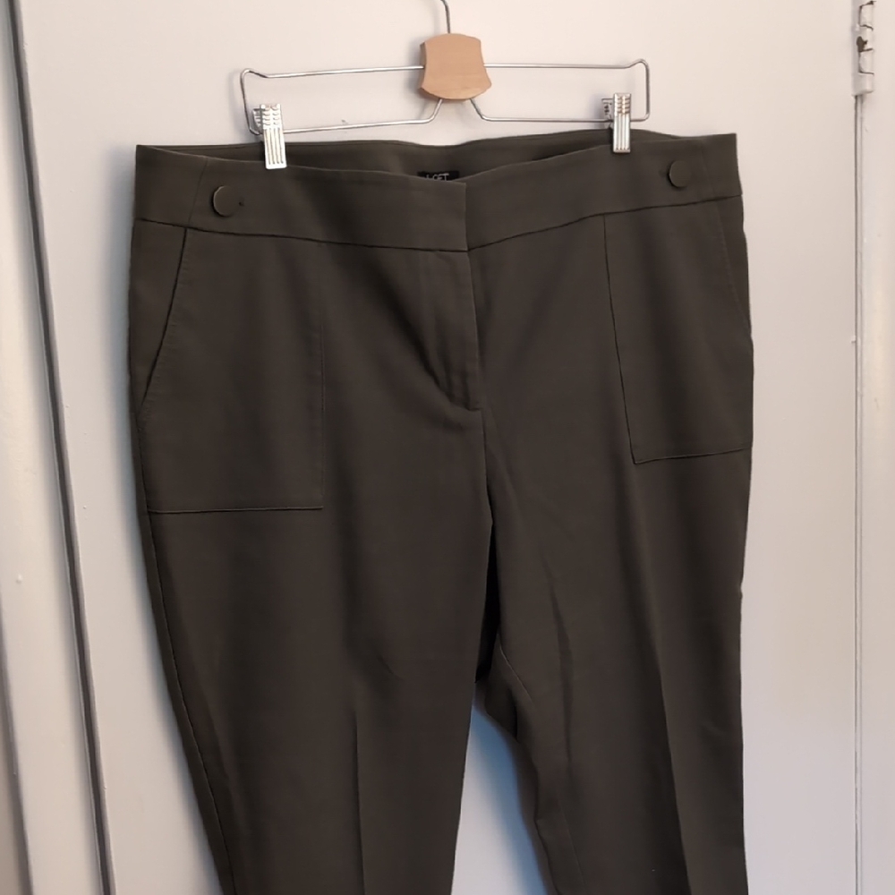 LOFT Green Straight Leg Pants Tailored Fit
